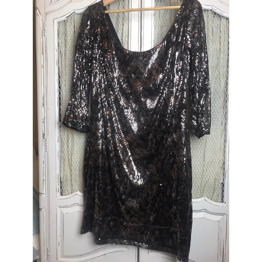 Bling Bling! Sequined leopard gold toned dress